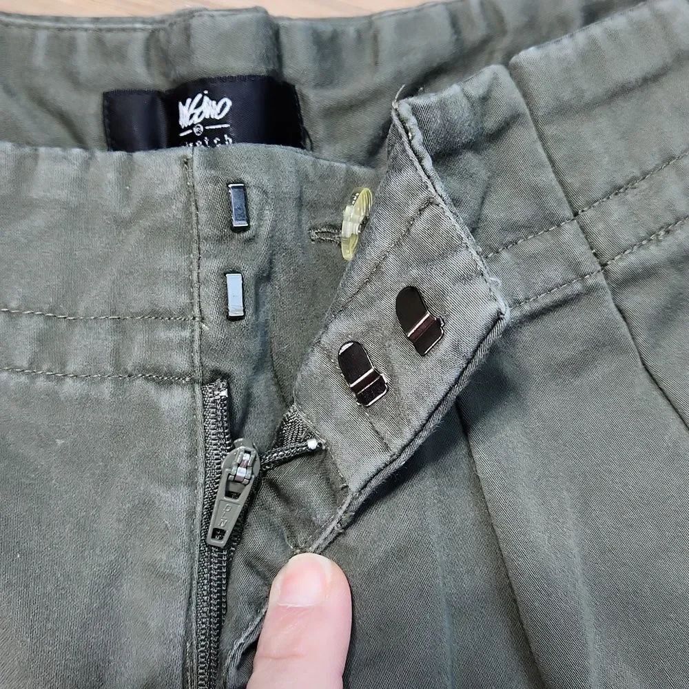 💜Olive Green Pleated Cuffed Shorts Size 6 - Picture 4 of 9